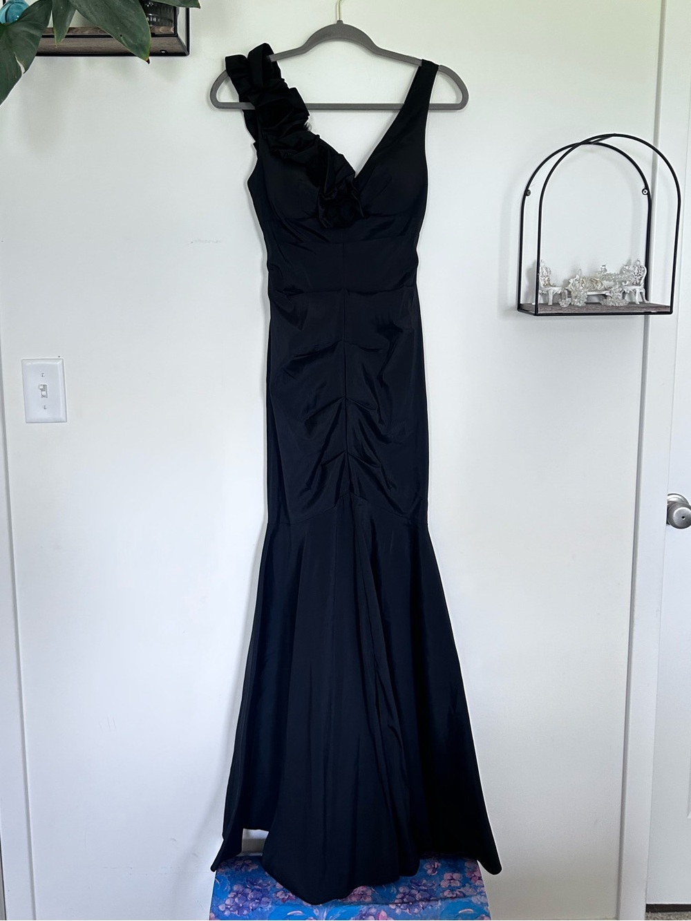 Xscape Black Taffeta V Neck Sleeveless Mermaid Maxi Dress Gown Size 4